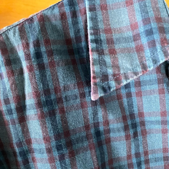 Express button down - Picture 3 of 4